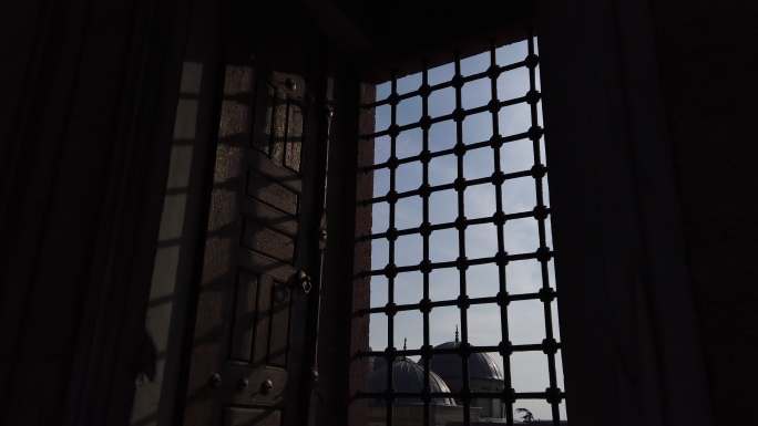 清真寺的窗户特写拍摄高清升格动作