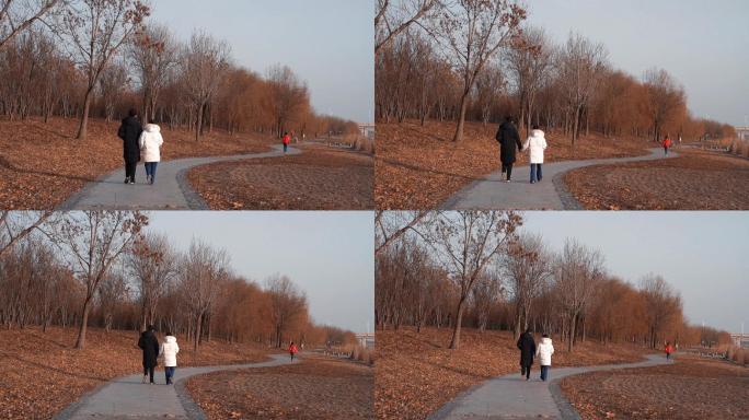 冬季情侣公园散步