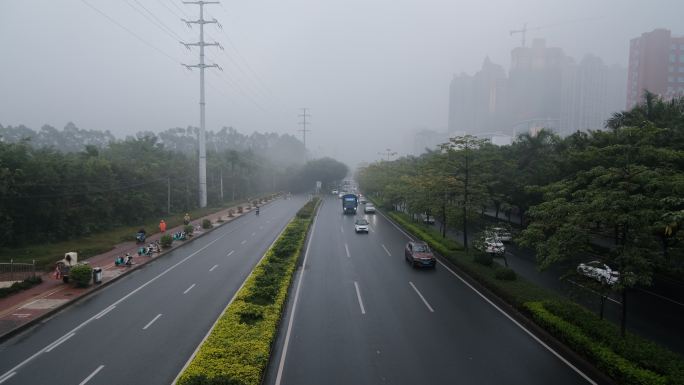 雨雾天气的高速公路 大雾