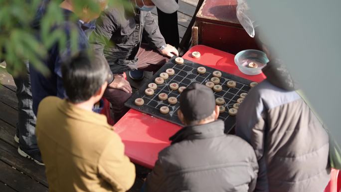 老年生活下象棋