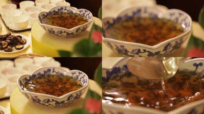 青花瓷碗泡发香菇 (1)