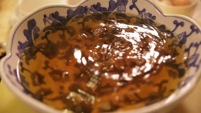 青花瓷碗泡发香菇 (10)
