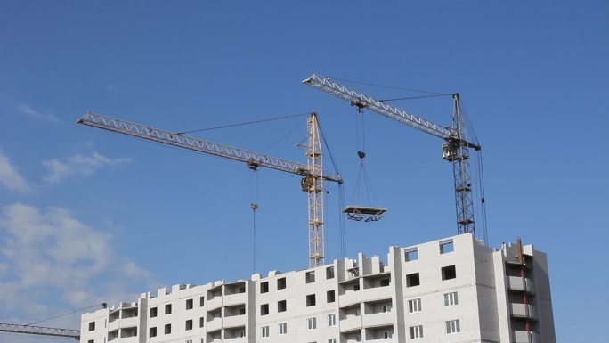 塔吊顶着蓝天吊机经济发展建设工地施工现场