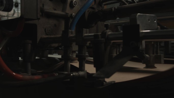 印刷厂印纸 设计师画图 印刷机