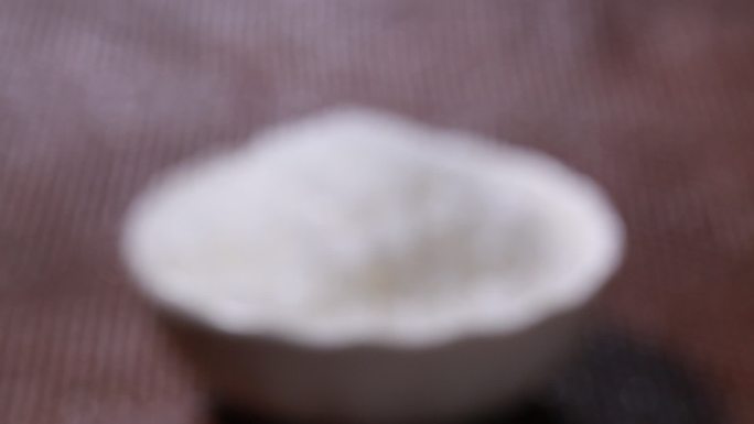 烧杯融化白色化学粉末石蜡 (1)