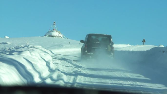 新疆喀纳斯冬季冰雪美景公路