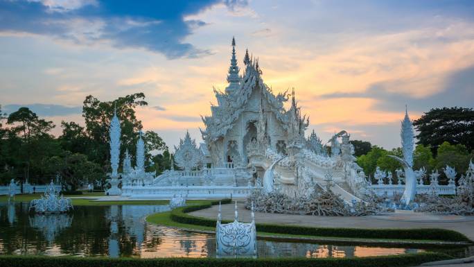 泰国清莱华容坤美丽的白色寺庙