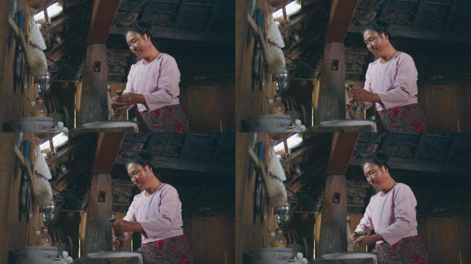 云南农村妇女在厨房做饭