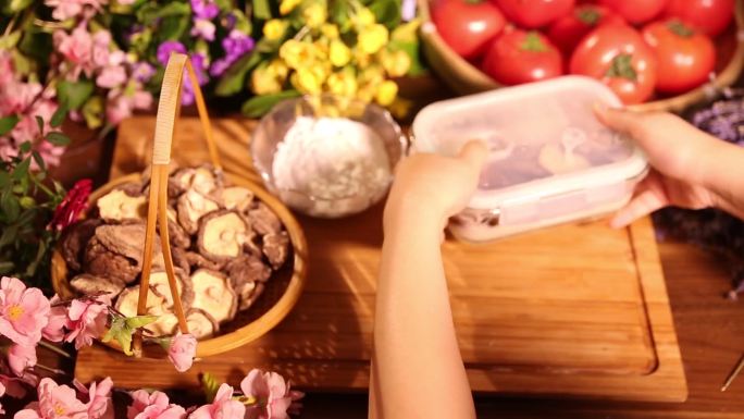 生活窍门如何用饭盒清洗香菇 (12)