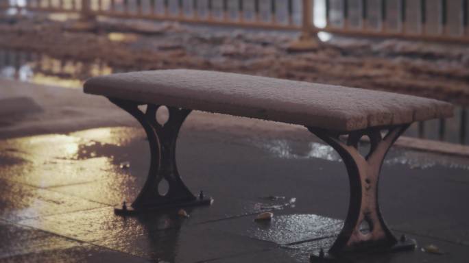 【8K正版素材】自然下雪雪花路边长椅积雪