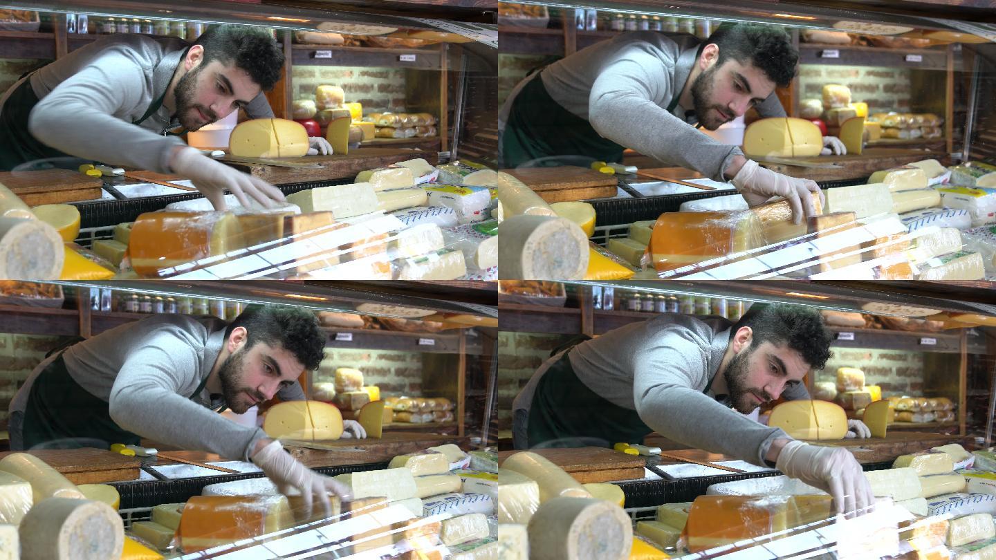 男子在整理橱窗的奶酪