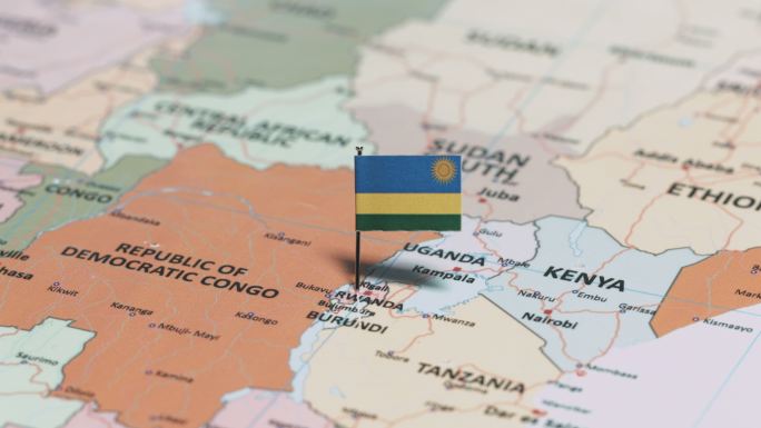 悬挂国旗的卢旺达卢旺达旗帜卢旺达旗子