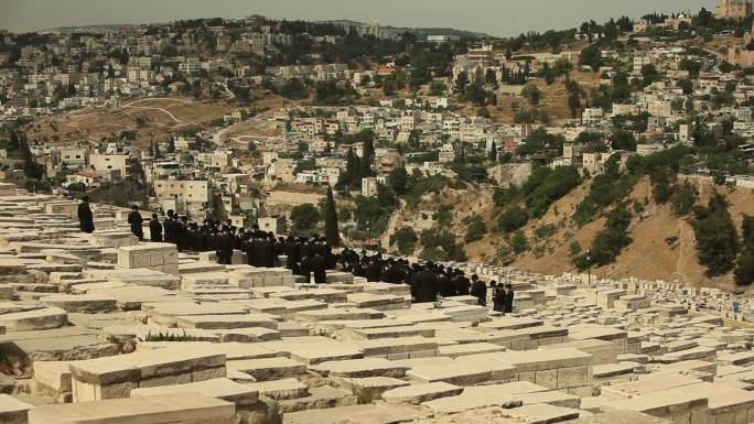 耶路撒冷公墓中的东正教哈西德犹太人