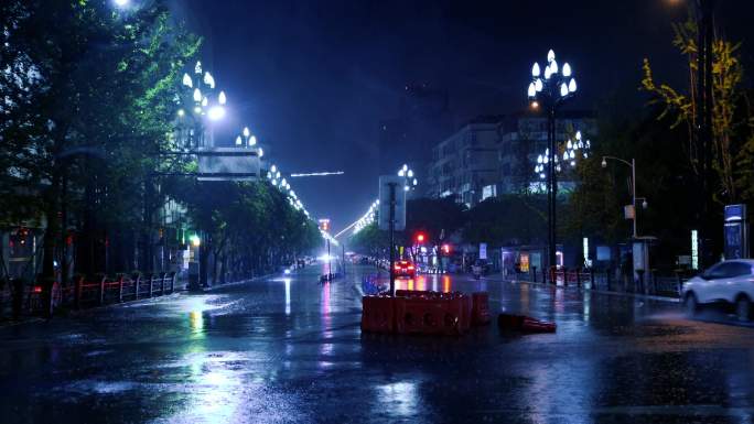 雨夜街头