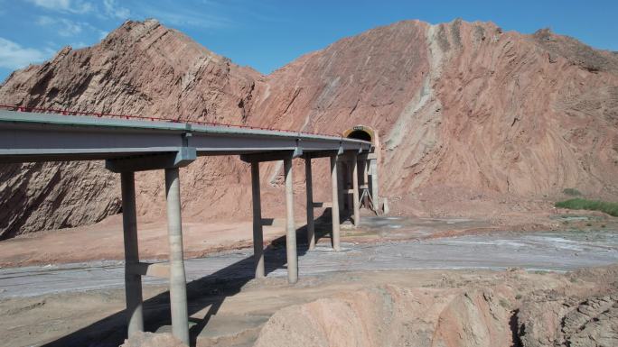 雅丹地貌公路隧道航拍风景