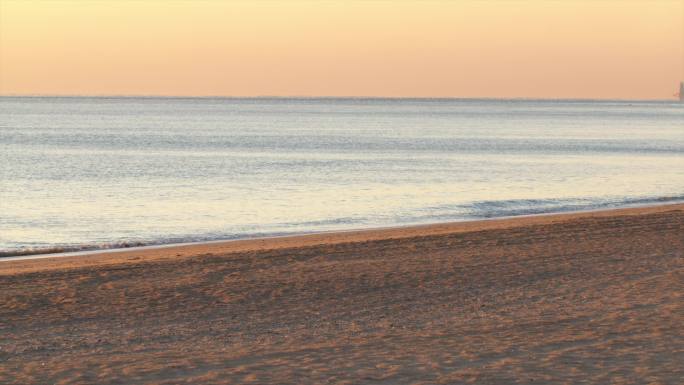 清晨大海金沙滩浪花实拍带海浪声