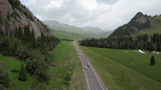 草原公路风景航拍