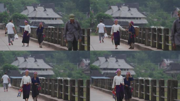 云南边境在村口聊天的少数民族老人
