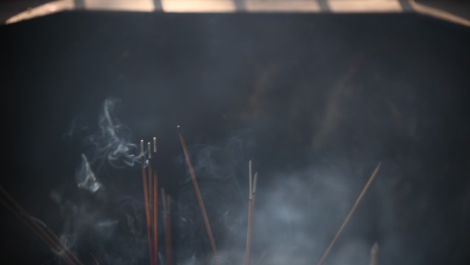烟雾缭绕镜头变焦