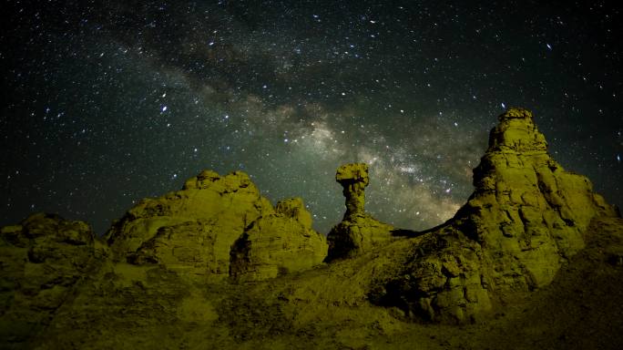 青海俄博梁雅丹魔鬼城星空银河-4K