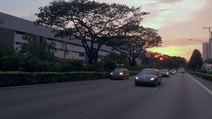 车内拍摄新加坡夜晚城市道路空境