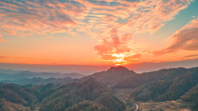 航拍延时震撼大山火烧云晚霞