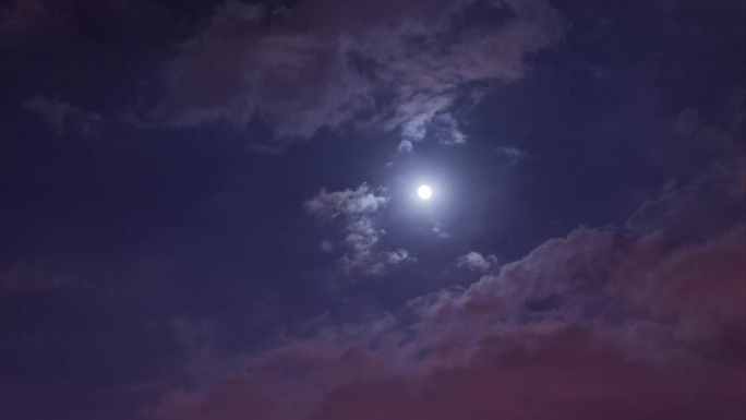 天空中有满月的延时