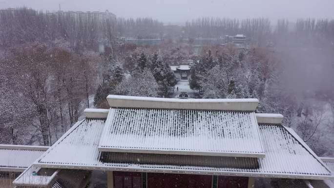 航拍雪中酒泉公园