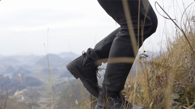 登山的人,登山脚步特写，追梦人，登高望远