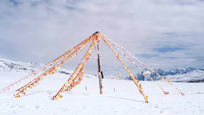 4K雪山经幡大风