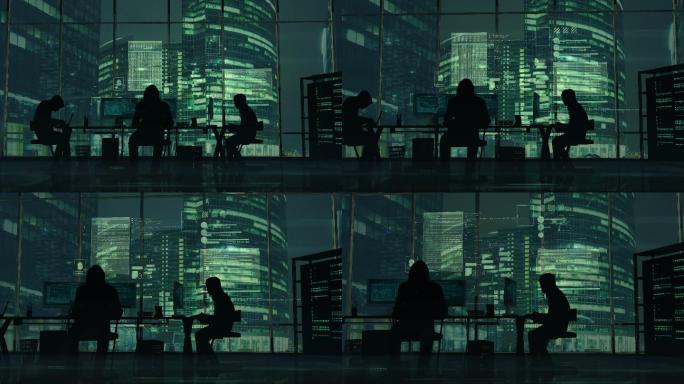 黑客在摩天大楼背景工作