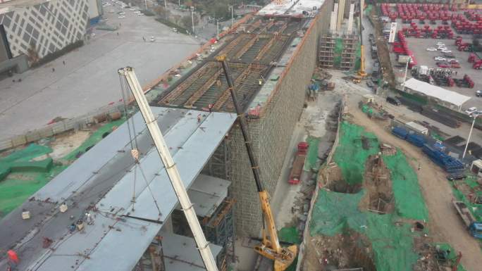 高清航拍高架桥吊装施工