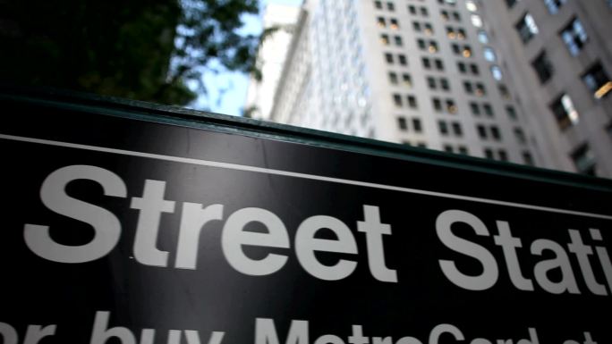 华尔街地铁标志华尔街美国纽约金融中心市场