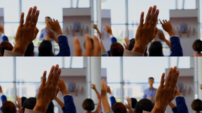 人们在研讨会上举手