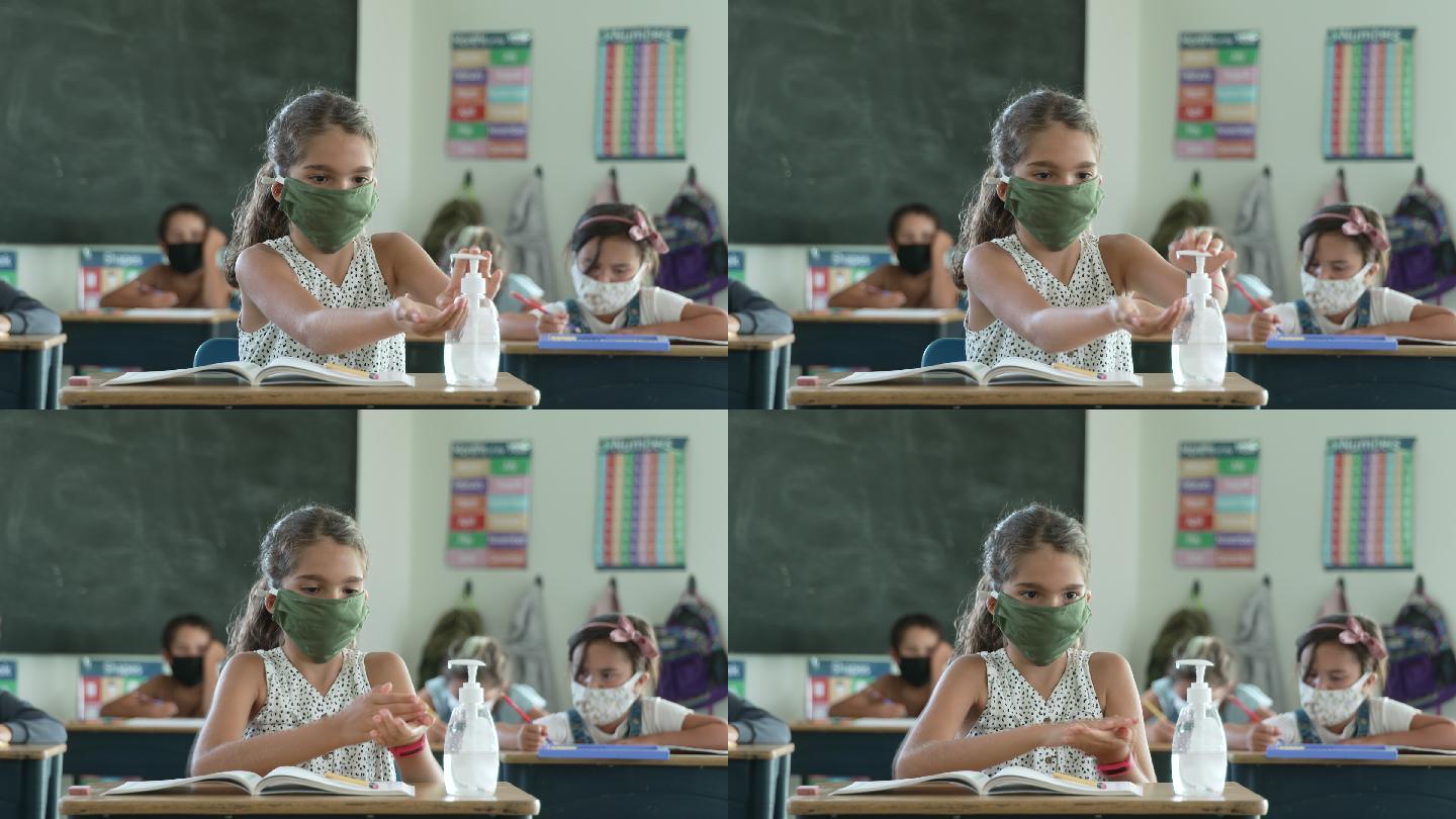 女学生在课堂上使用洗手液