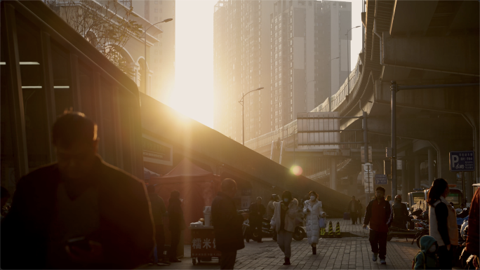 延时清晨日出，繁忙的街景，学生与上班族