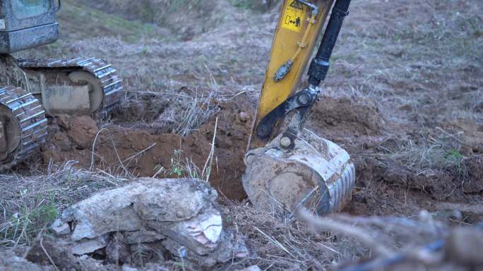 乡村振兴 挖机挖土 土地开发 开荒 整治