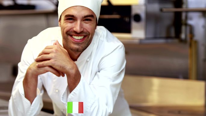 厨师在菜上插旗子意大利餐厅西餐大厨