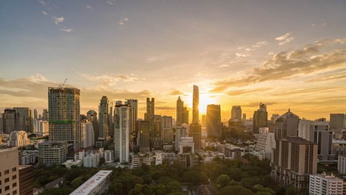 夕阳中的现代城市城市地标建筑压实日转夜繁