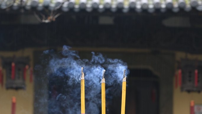 祭祀祭祖焚香三支香火袅绕实拍原素材
