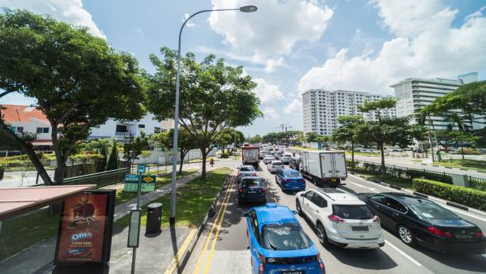 新加坡市区汽车交通运输的延时晴天
