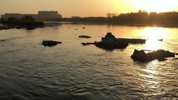 河流河畔与夕阳