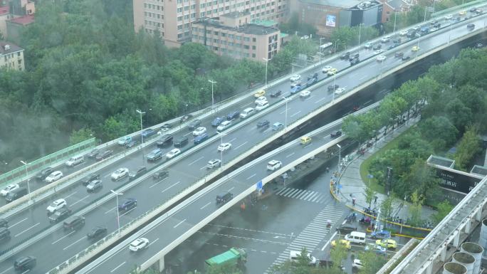 上海雨天的高架桥与建筑玻璃