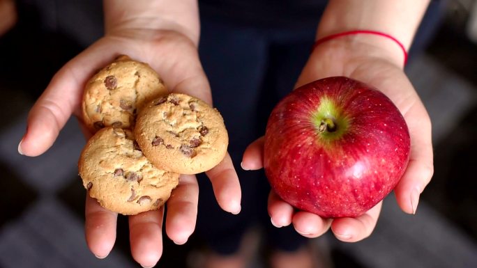 苹果和饼干小吃零食美味美食搭配营养
