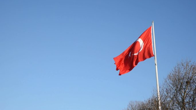 土耳其国旗慢动作旗帜旗杆飘动