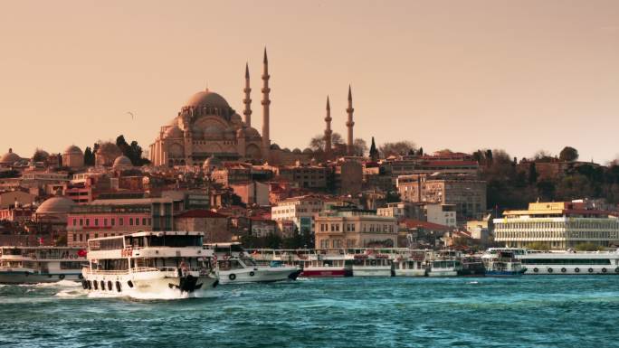 伊斯坦布尔景观游轮游船出海出港海鸥历史文
