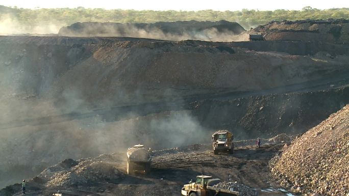 露天矿开采的煤炭山西矿藏环境破坏碳排放