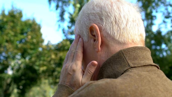 老年男性头痛、老年健康问题