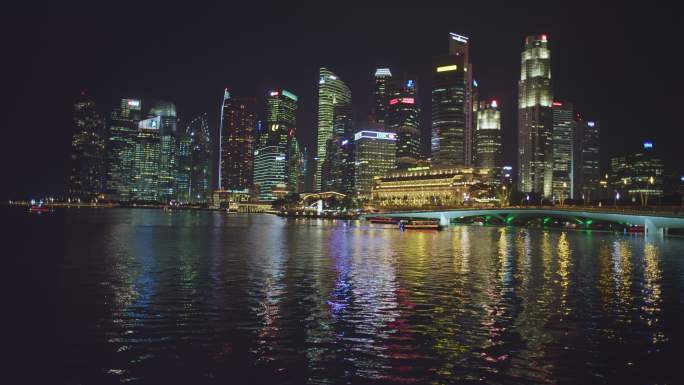 新加坡鱼尾狮公园和滨海湾金沙酒店夜景