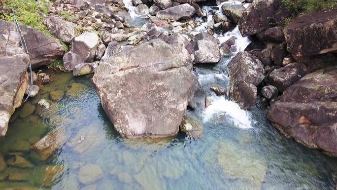 卧龙峡户外游泳池山水溪涧峡谷